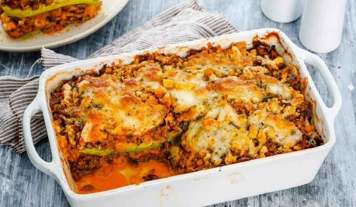 Фарш индейки с кабачками в духовке. Фарш индейки с кабачками в духовке. Кабачки фаршированные индейкой. Кабачки фаршированные мясом и овощами. Кабачки фаршированные индейкой.