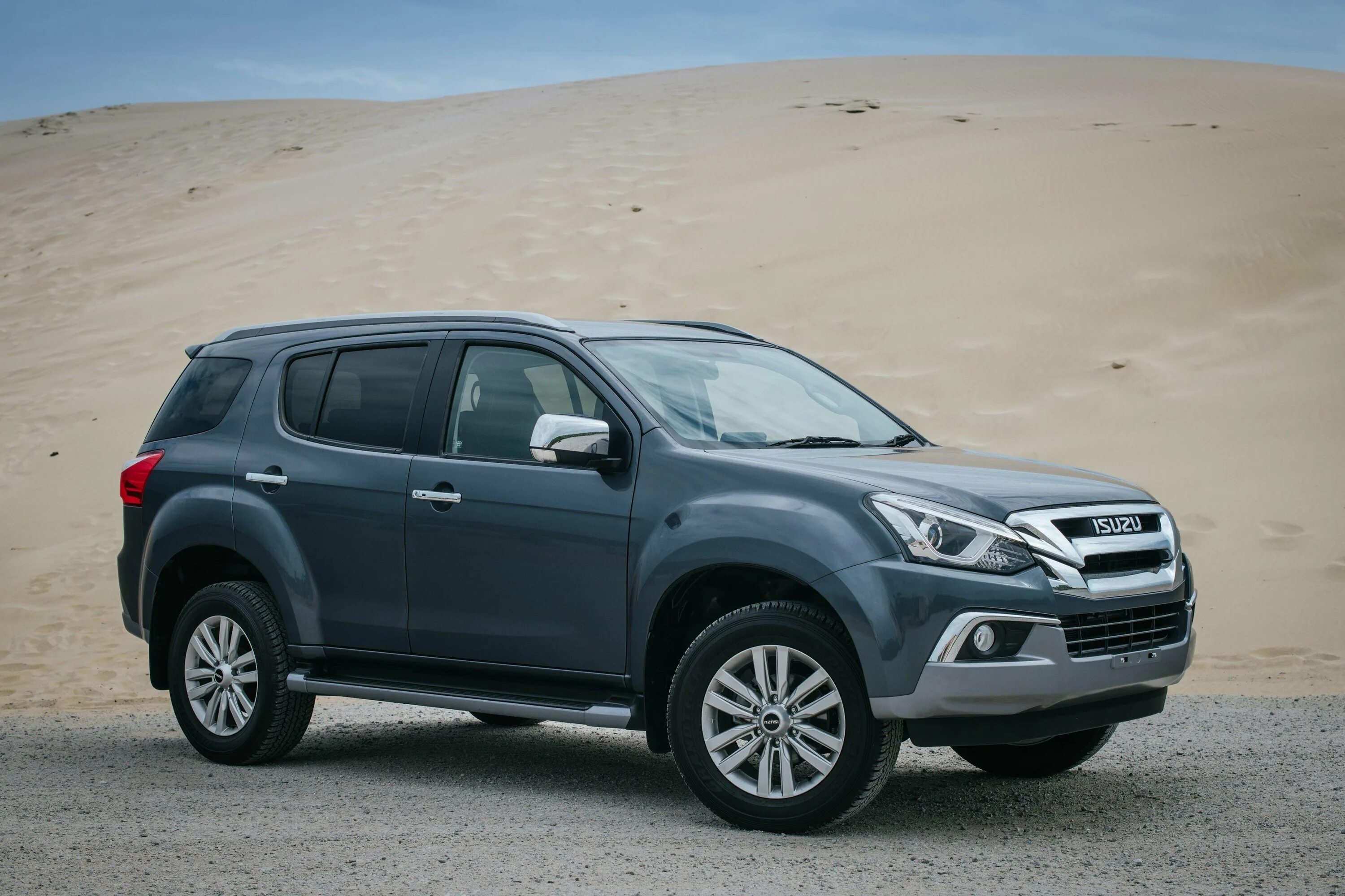 Исудзу mu-x. Isuzu внедорожник mu. Isuzu mu-x 2022. Исузу рамные Джипы.