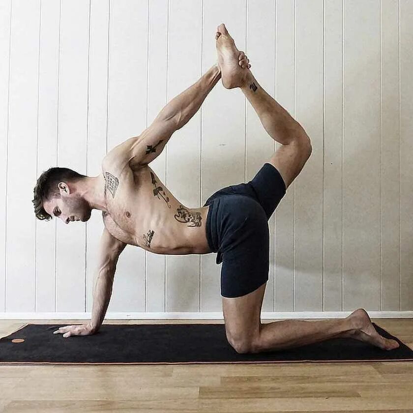 Тело йогов. Упражнения йоги для мужчин. Хатха йога мужчины. Стретчинг для мужчин. Силовая йога для мужчин.
