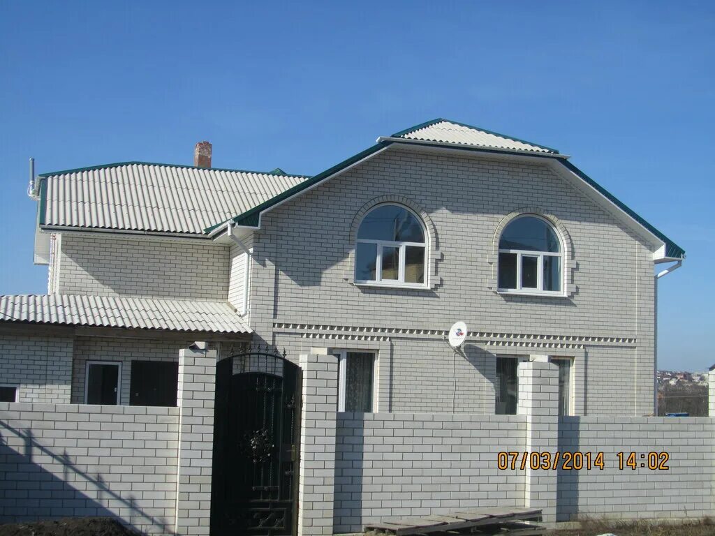 Дом из силикатного кирпича фото Купить лицевой силикатный кирпич в Тюмени Силикатный кирпич Тюмень Облицовочный
