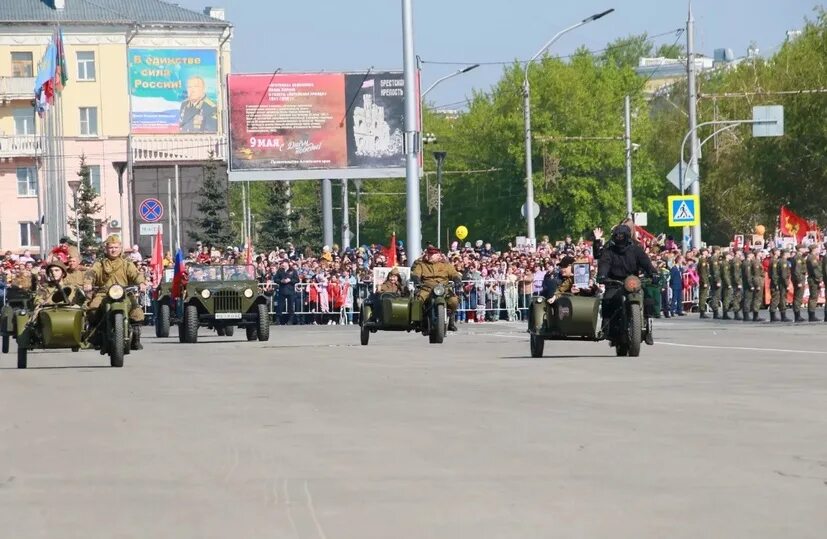 1 мая барнаул. Празднование 9 мая. С праздником 9 мая. Парад Победы. День Победы парад.