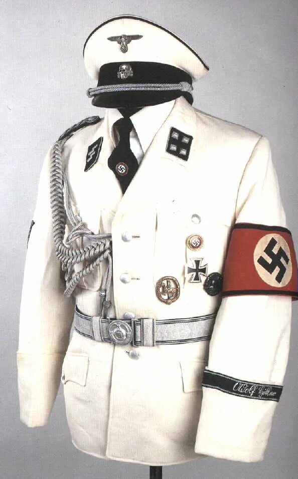 Можно ли сс. Форма офицеров третьего рейха. Куртка SS третий Рейх. Hugo Boss форма вермахта. Форма СС нацистской Германии парадная.