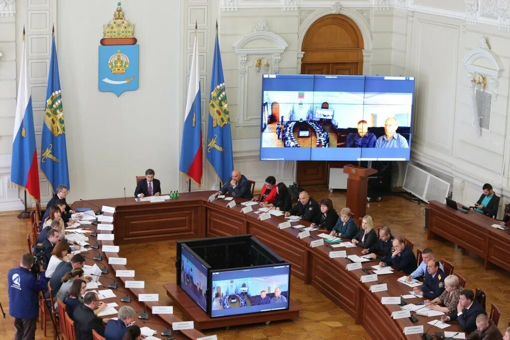 Шарыкин правительство Астраханской области. Правительство Астрахани. Правительство Астраханской области фото.