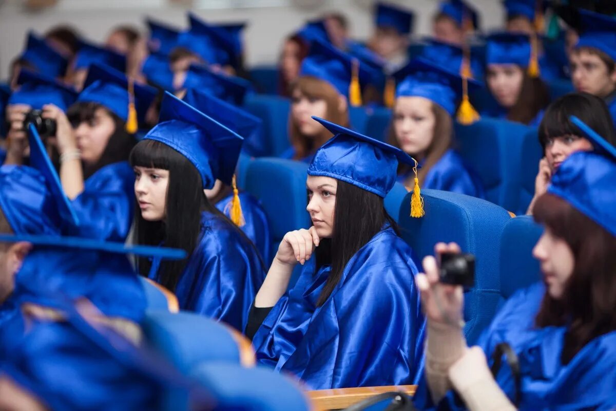 Студенты УГТУ. Выпускники университета. Выпускник вуза. УГТУ выпускники.