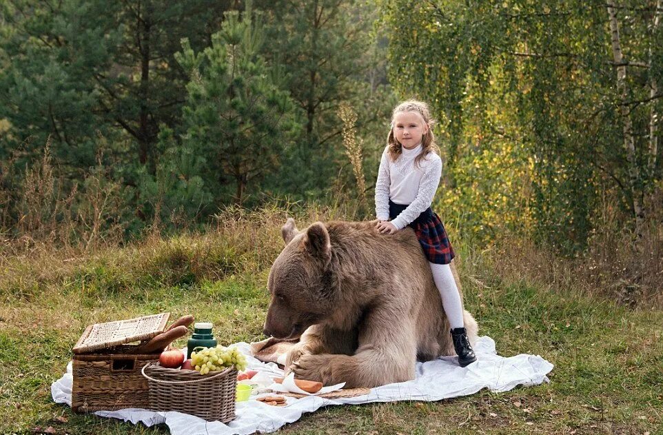 Фотосессия с дикими животными. Люди и животные на природе.