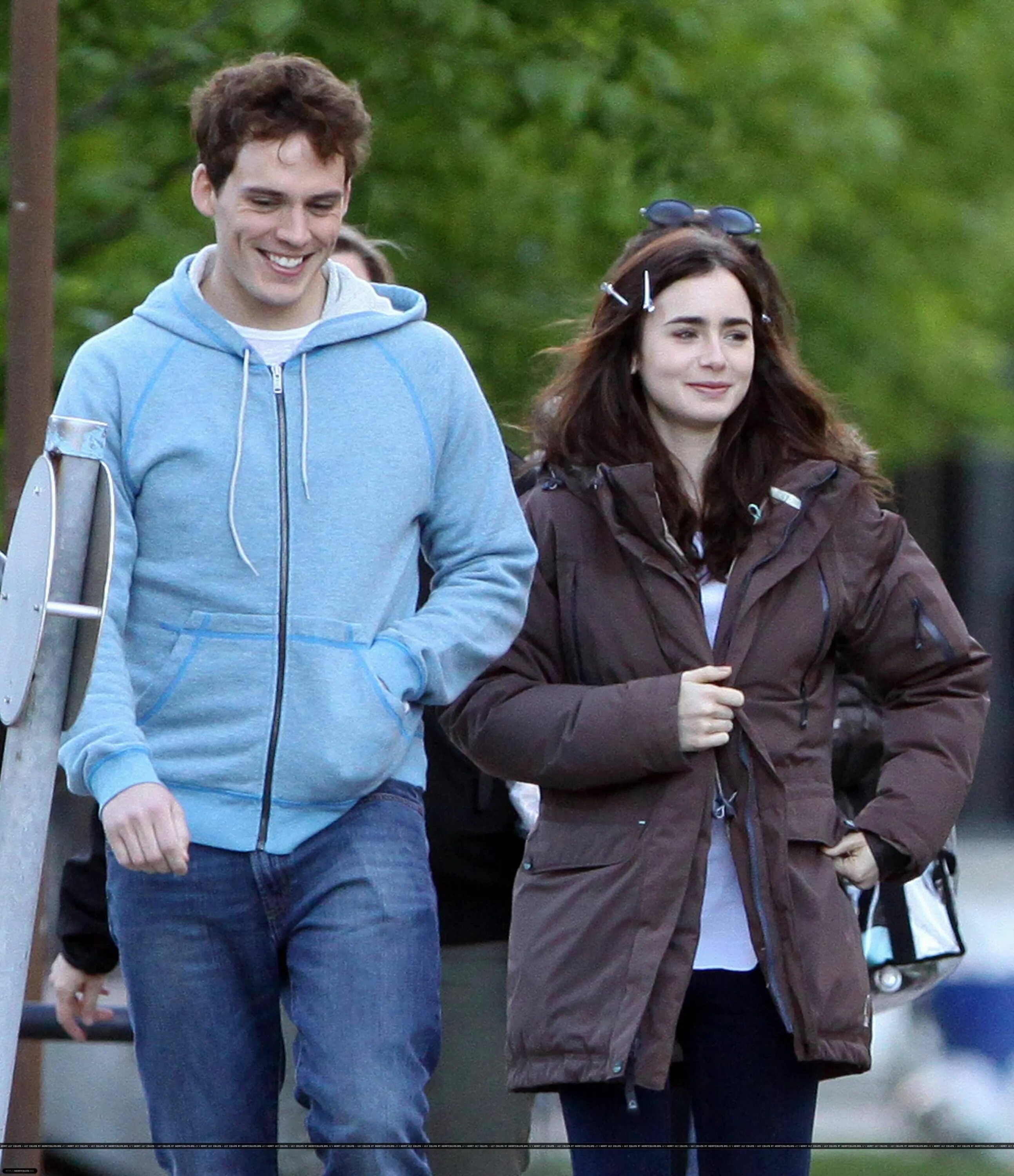 Сэм лиля. Сэм клафлин с любовью рози. Сэм лиля. Lily james как одевается в жизни. Сэм клафлин с любовью рози.