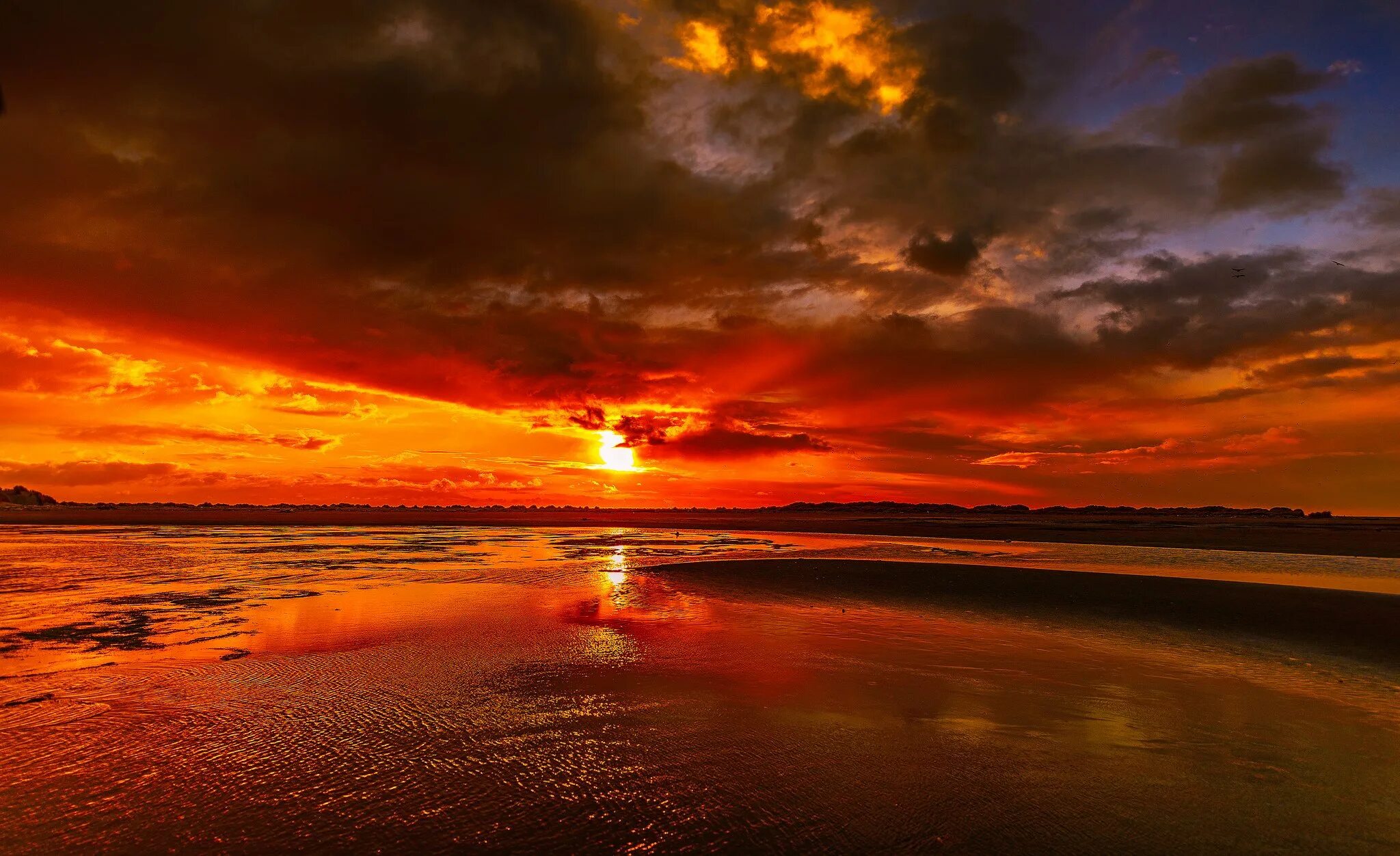 Красивый закат. Оранжевый закат. Рассвет на море. Очень красивый закат. Красивый закат на обои