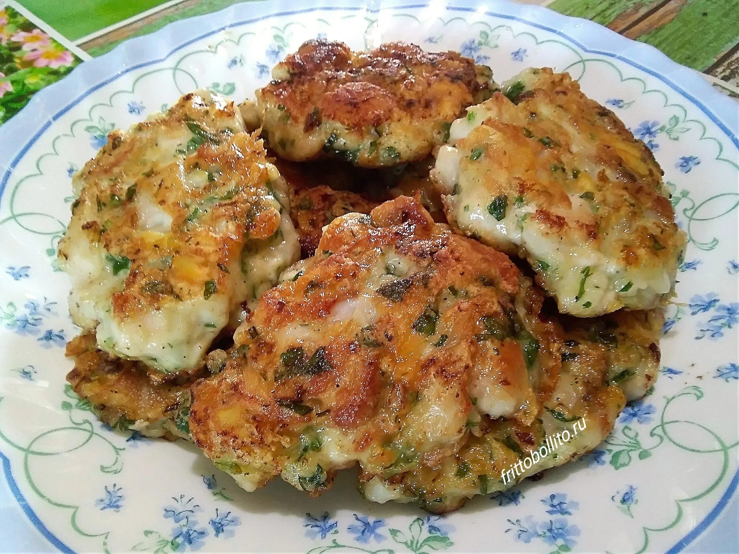 Котлеты рубленые из курицы. Котлеты из рубленого мяса. Рубленные котлеты из куриной грудки. Рубленые куриные котлеты в духовке.