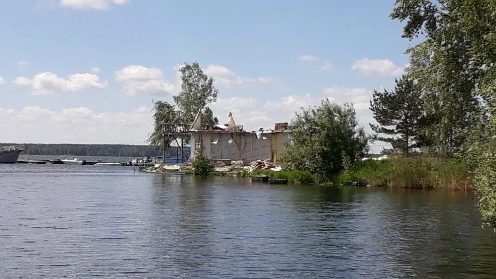 Город Заречный Свердловская область водохранилище берег. Свердловская область г Заречный берег водохранилища. Лодочная станция на Белоярском водохранилище. Лодочная станция удача Белоярское водохранилище. Зона сг свердловская