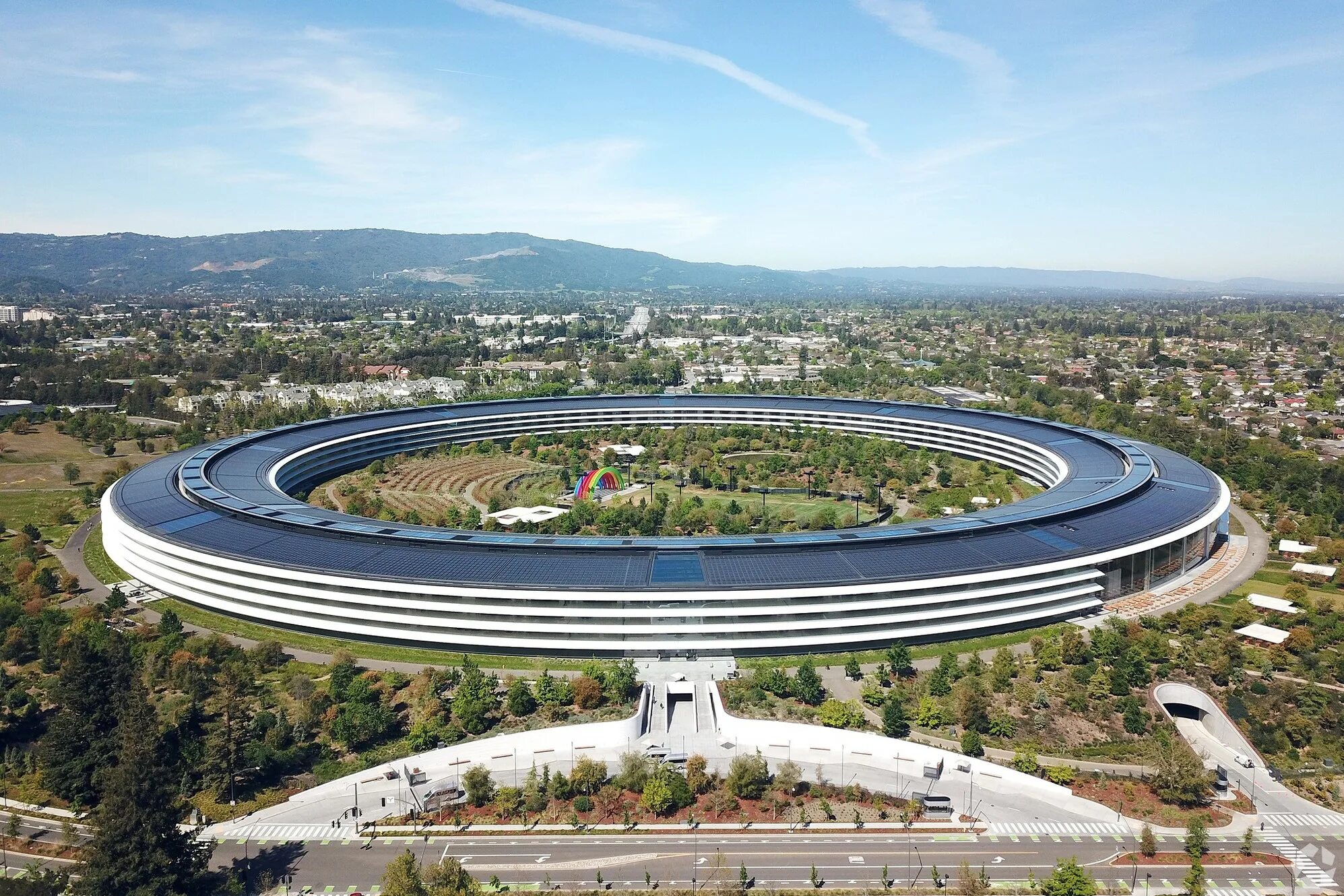 Эппл парк купертино. Штаб квартира apple в купертино. Apple park в купертино, калифорния. Купертино калифорния. Купертино силиконовая долина.