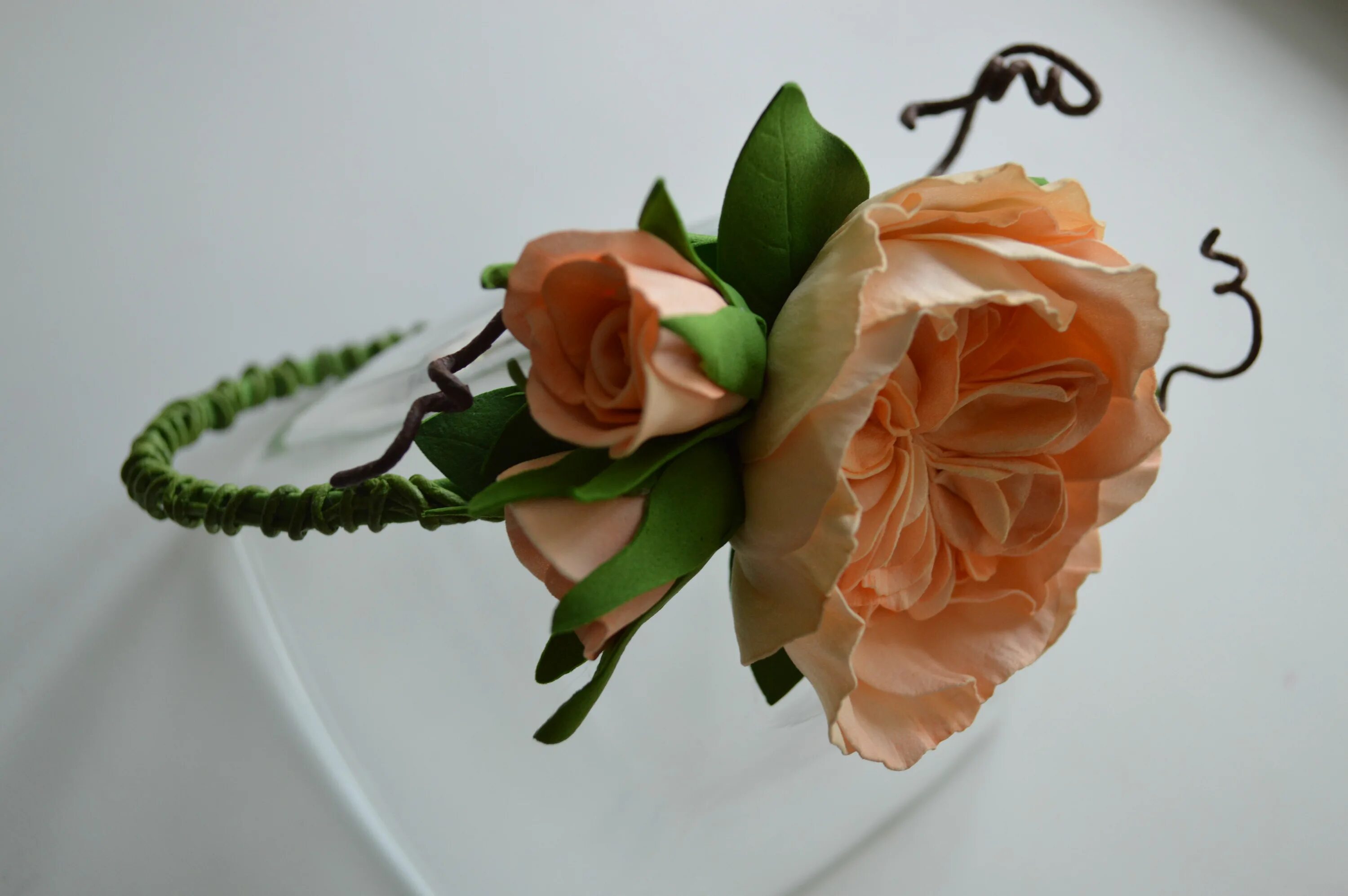 поделка из зеленого фоамирана. змея из фоамирана своими руками. плетение змеи из капельницы. змея из фоамирана. змея из фоамирана своими руками.