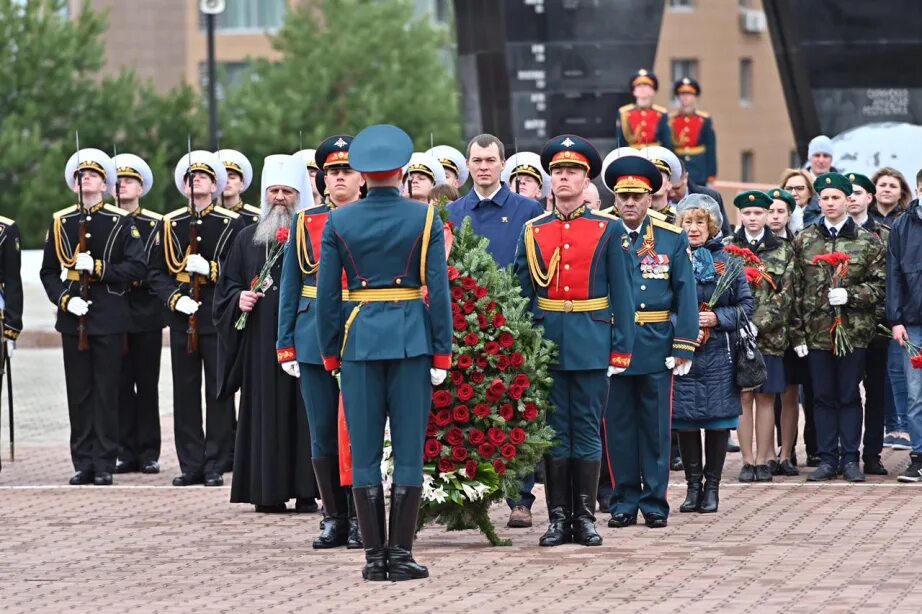 Возложение площадь славы Хабаровск. Возложение площадь славы 9 мая Хабаровск. Возложение цветов 9 мая Хабаровск. С днем Победы. Участие в военных мероприятиях