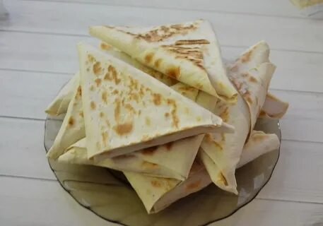 Лаваш круглый с начинкой треугольники