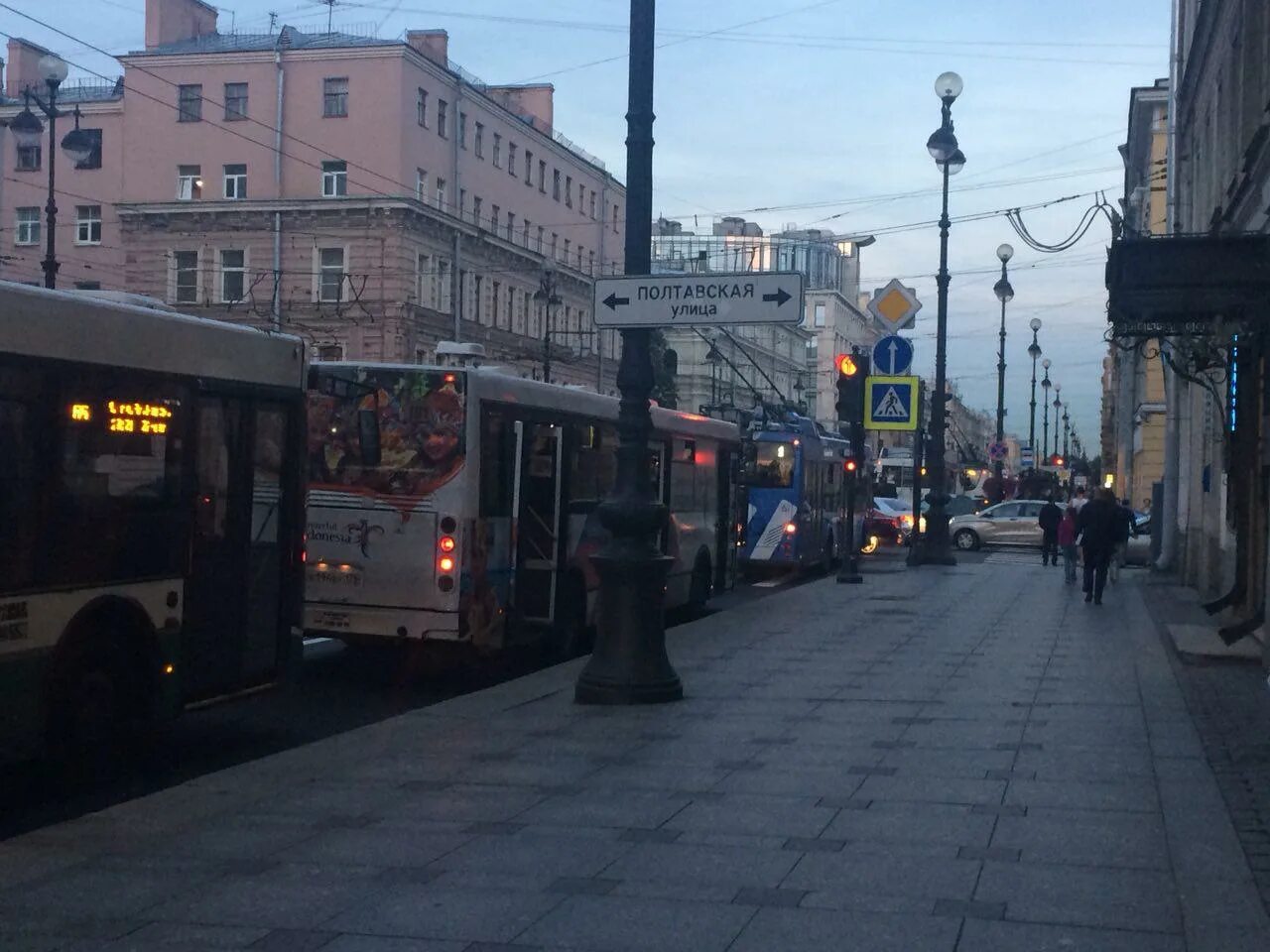 Пробки на Невском проспекте. Пробка в СПБ на Невском. Отключение света в невском районе