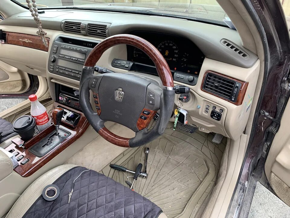 Crown разбор. Тойота краун маджеста s170. тойота краун маджеста 170. toyota crown s170 салон. toyota crown 2000 салон.