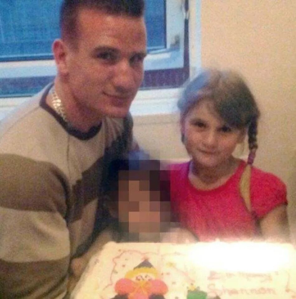 Дочь и отец дочь 10 лет. Девочка 10 лет с папой. родила от собственного отца.