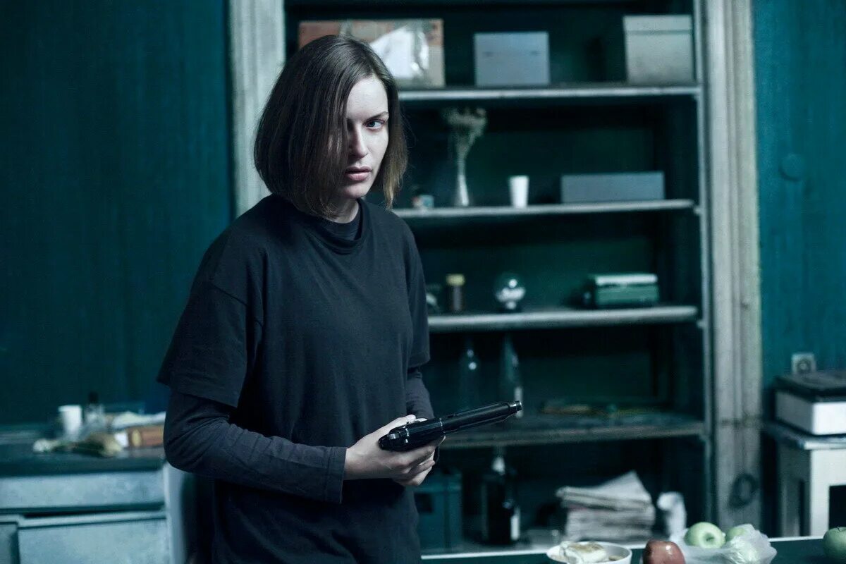 сирил раффаэлли крепкий орешек. человеческий зверинец human zoo 2009. Rie rasmussen getting image. человеческий зверинец фильм. человеческий зверинец фильм 2009.