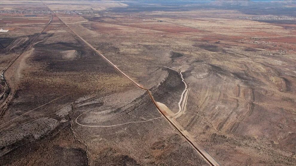 Самая большая граница. Граница между государствами США И Мексикой. Протяженность границы США С Мексикой. Граница между государствами США. Стена в Канаде.