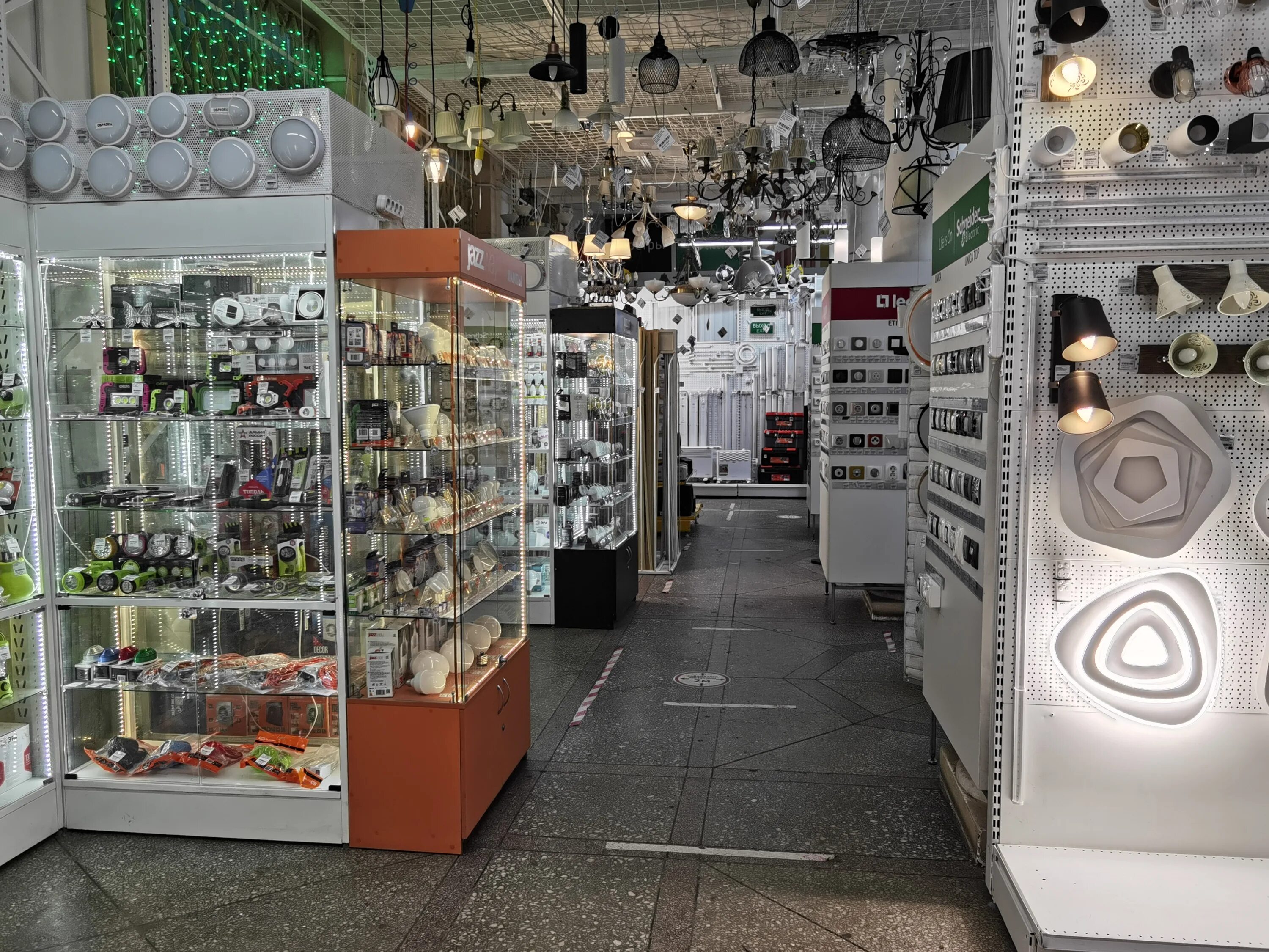 электроцентр чистопольская. электрон магазин электротовары. магазин электрики. магазин электрика. электро магазин.