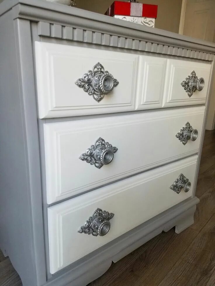 Перекраска старых комодов. Meuble. Покрасить мебель в белый. Покрасить мебель в белый. Переделка старой мебели.