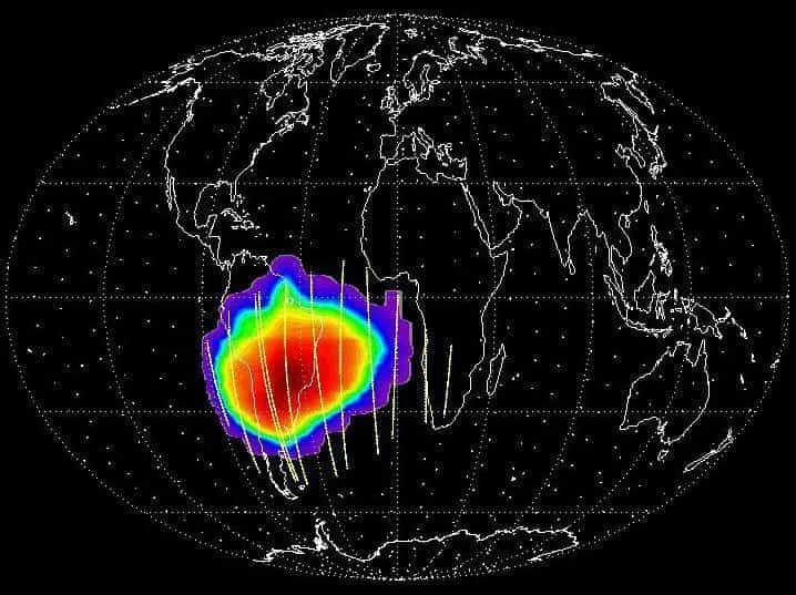 Где находится магнитная аномалия. Южно атлантическая аномалия магнитного поля. Южно атлантическая магнитная аномалия. Южно атлантическая аномалия магнитного поля земли. Аномалии магнитного поля земли.