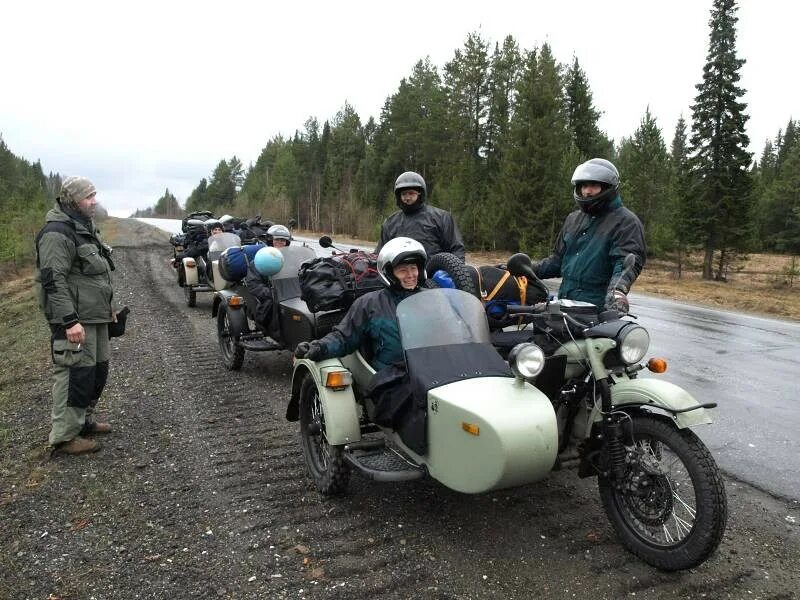 зимний мотоцикл. можно ли ездить на урале. иж юпитер 5 с люлькой в лесу. мотоцикл урал зимой. стант на мотоцикле урал.