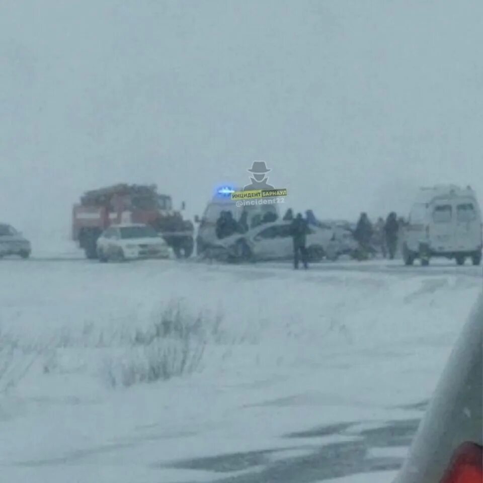 Авария Павловск Ребриха Алтайский край. Авария на трассе Ребриха Павловск. Авария Барнаул Ребриха трасса. Авария в Мамонтова Алтайский край. Авария на алтайском крае трассе