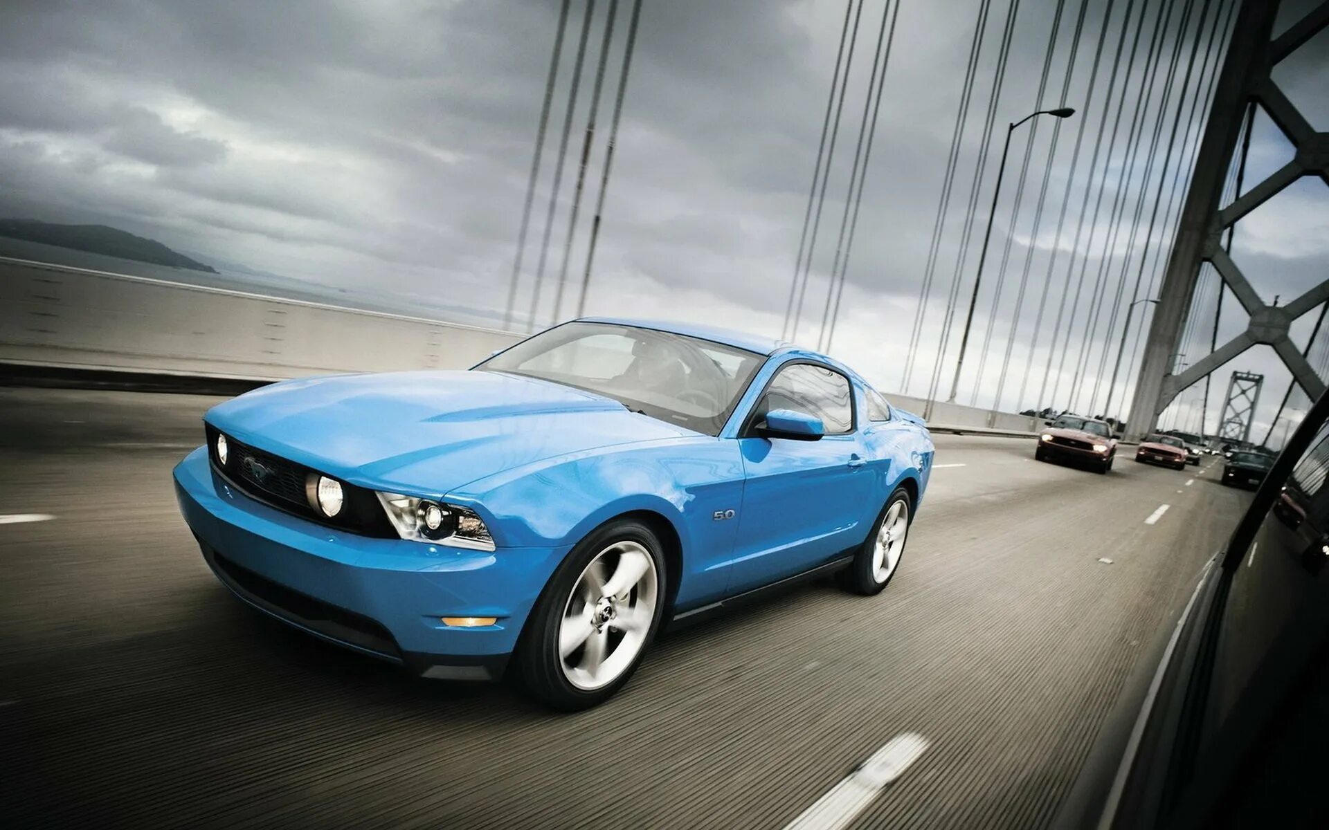 Маленькая синяя машина. Форд Мустанг 2011. Форд Мустанг кабриолет. Ford Mustang 2011. Ford Mustang Shelby 2022.