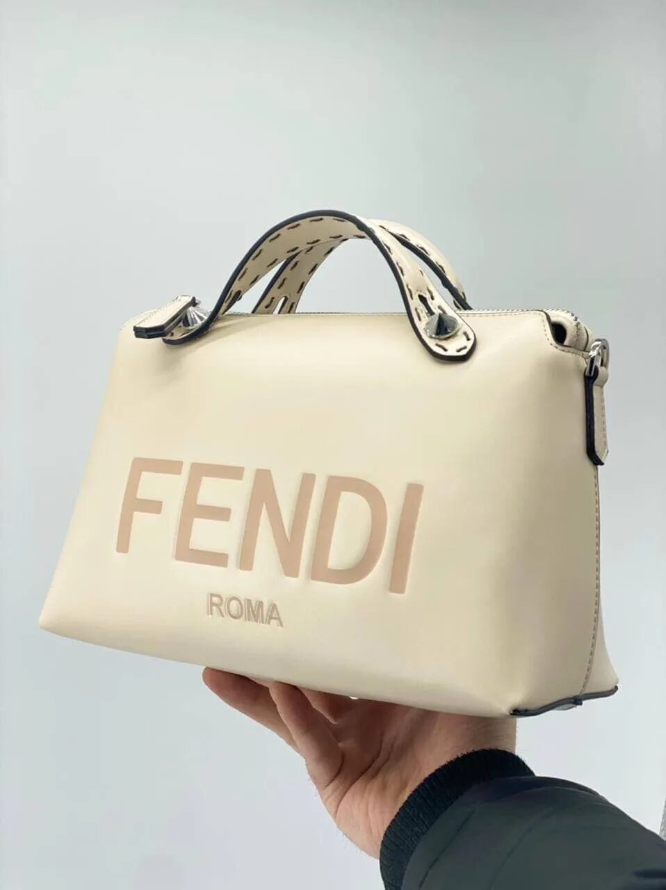 Fendi сумки 2022. Сумки Фенди 2023. Сумка Фенди новая коллекция 2022. Сумки Фенди 2022 женские.