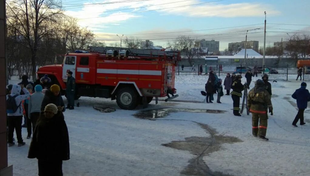 Пожар в школе. Пожар в школьной столовой. Пожар в образовательном учреждении. Возгорание в здании школы. Учебная тревога челябинск