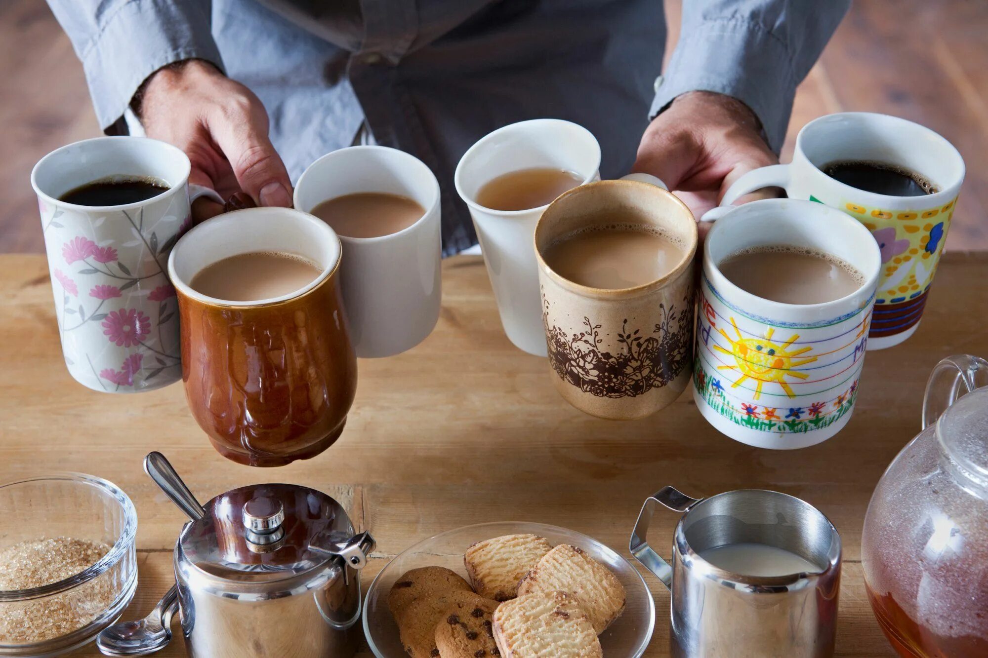 Чашка кофе. Чай и кофе. Чаепитие. Много чашек с чаем. Tea and coffee are