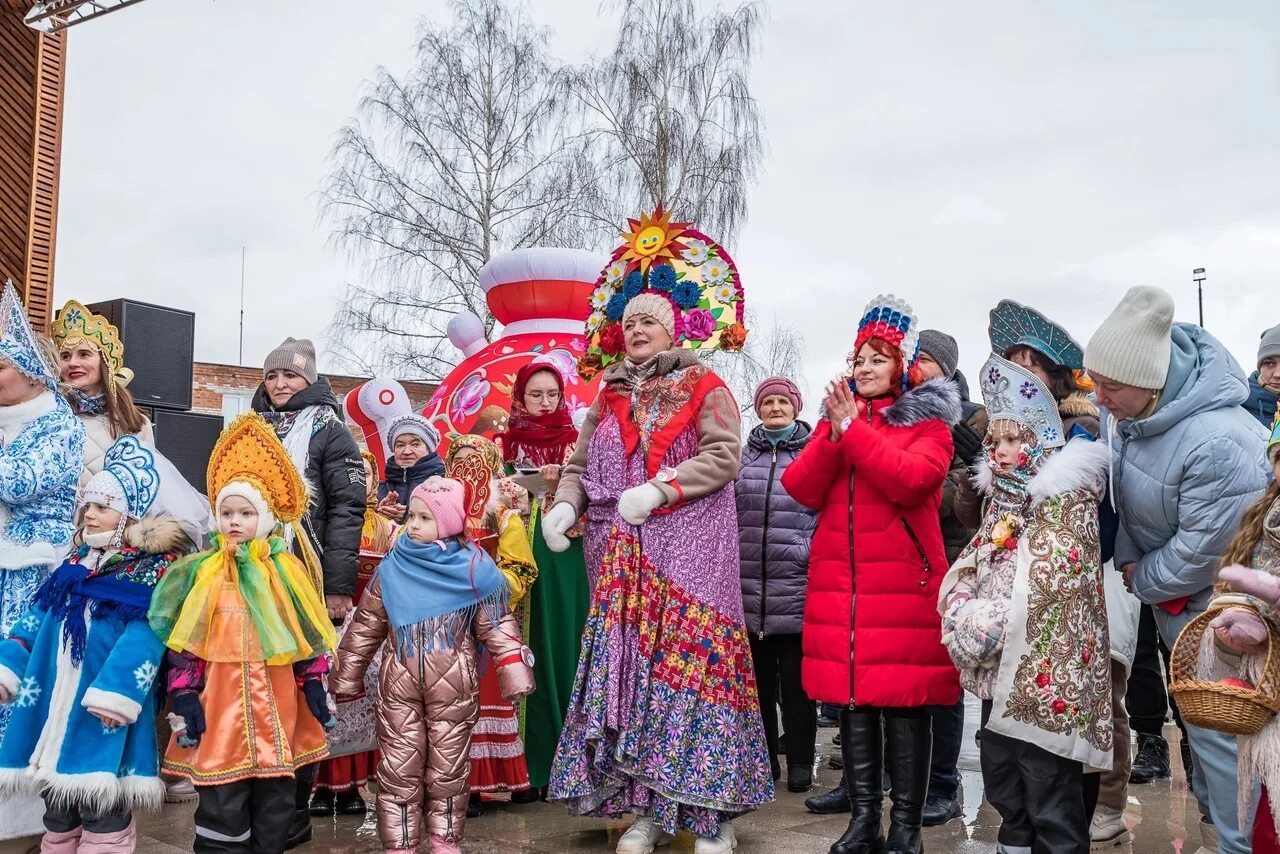 кокошник "гжель". кокошник с цветами. кокошник с росписью гжель. номинации в конкурсе кокошников. кокошник курской губернии.