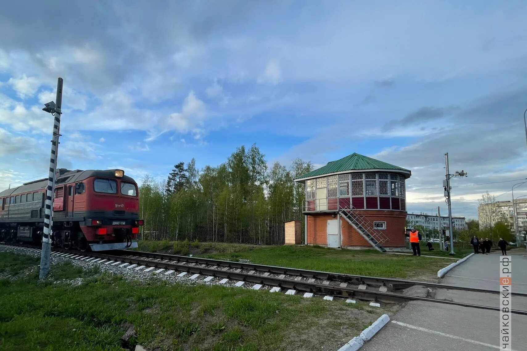 электричка янаул сарапул. тэп70 31. станция сарапул. тепловоз 2м62у ижевск. электричка камбарка сарапул.