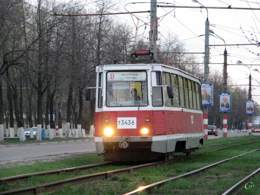 Тверской трамвай. Трамвай казань. Трамвай нижний новгород. Трамвайные пути. Трамвай на автозаводе нижний новгород.