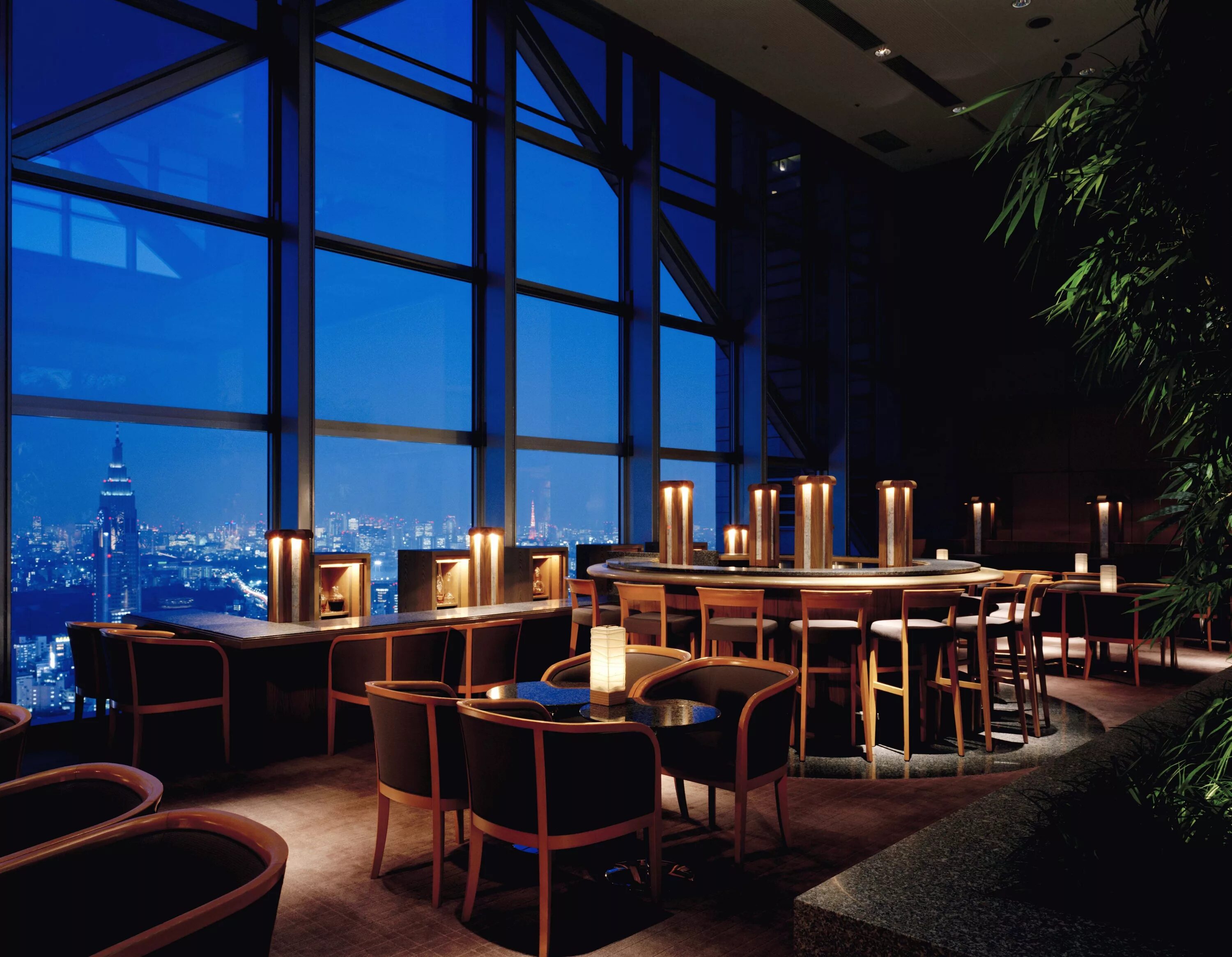 Park Hyatt Tokyo ресторан. Отель парк Хаят Токио. Красивый ресторан внутри. Фон шикарный ресторан.