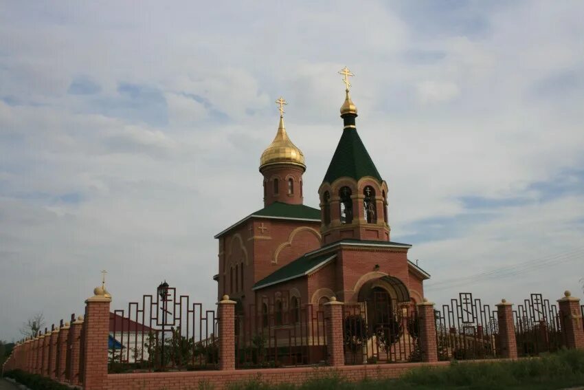 Погода село новомихайловское красногвардейского района. Церковь село Новомихайловское Красногвардейский район. Церковь Архангела Михаила Ставропольский край. Село Новомихайловское Ставропольский край храм. Красногвардейское церкви Ставропольский край.