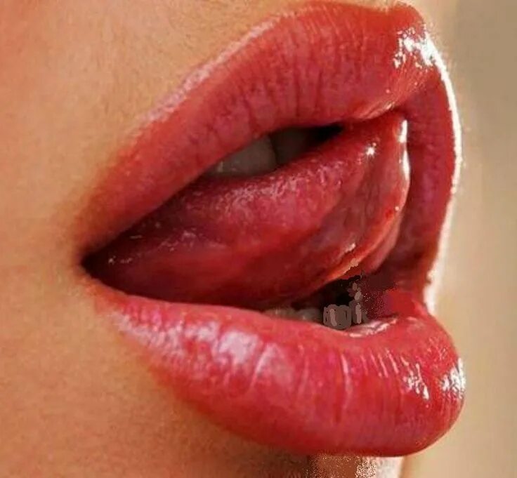 Close lips. Женские губы. Губы девушки. Красивые женские губы.