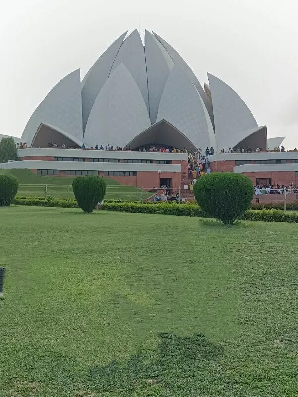 Храм бахаи в нью дели. Храм лотоса дели индия. Храм лотоса нью-дели архитектор. Храм бахаи в нью дели. Храм лотоса (нью-дели, индия) map.