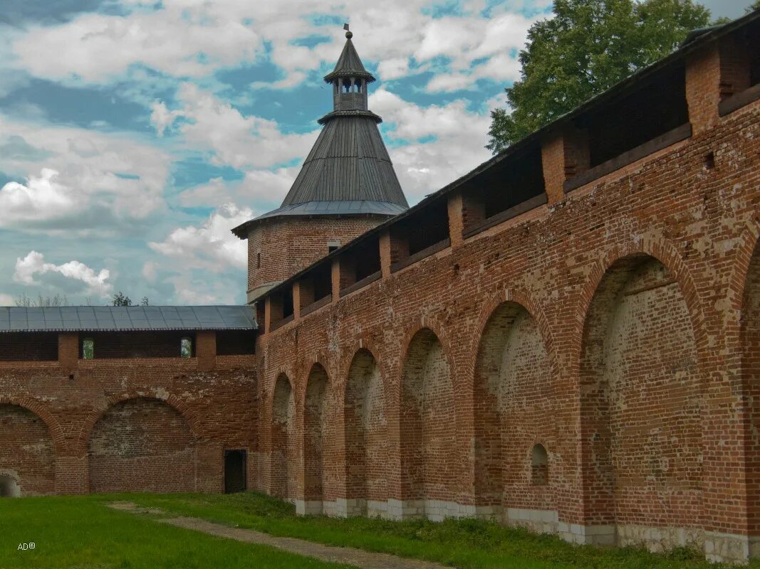 Музей кремля отзывы. Зарайский Кремль. Зарайский музей. Зарайский Кремль дрейний. Зарайский Кремль в старину.