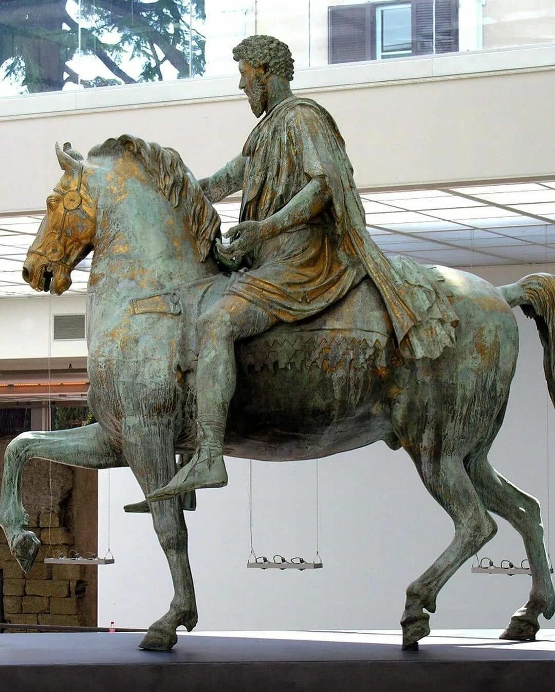 Скульптура на коне. Конная статуя марка Аврелия. Статуя марка Аврелия в Риме.