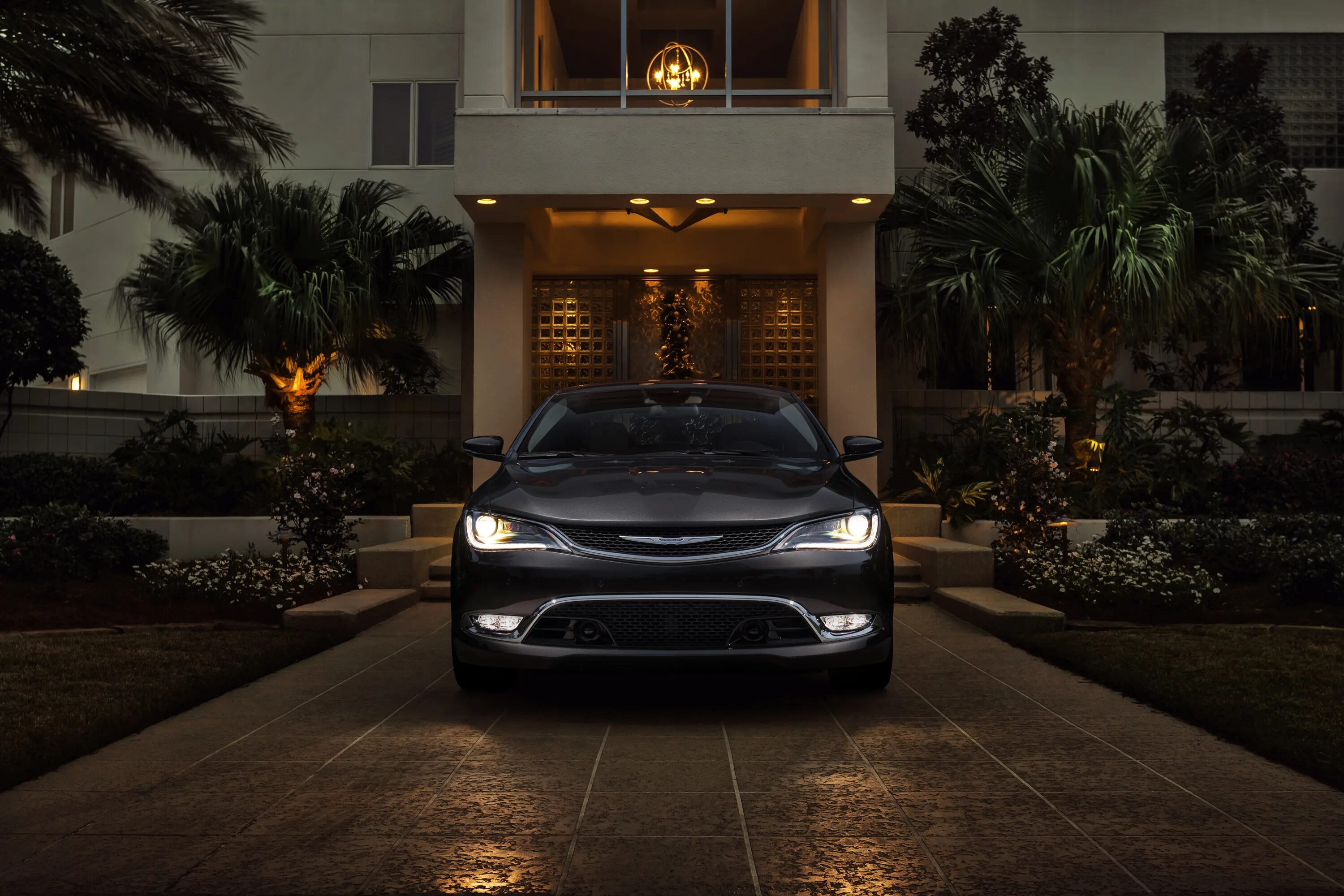 Home car new. Chrysler 200 седан. Крайслер 200 ночью. Chrysler 200 фары ночью. Автомобиль ночью.