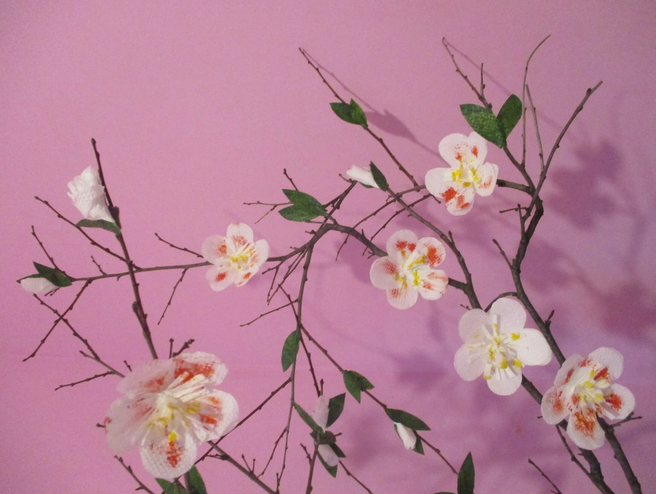 Ветка сакуры из бумаги. Ветки дерева в вазе. Сирень из бумаги своими руками. Как сделать веточку. Как сделать веточку.