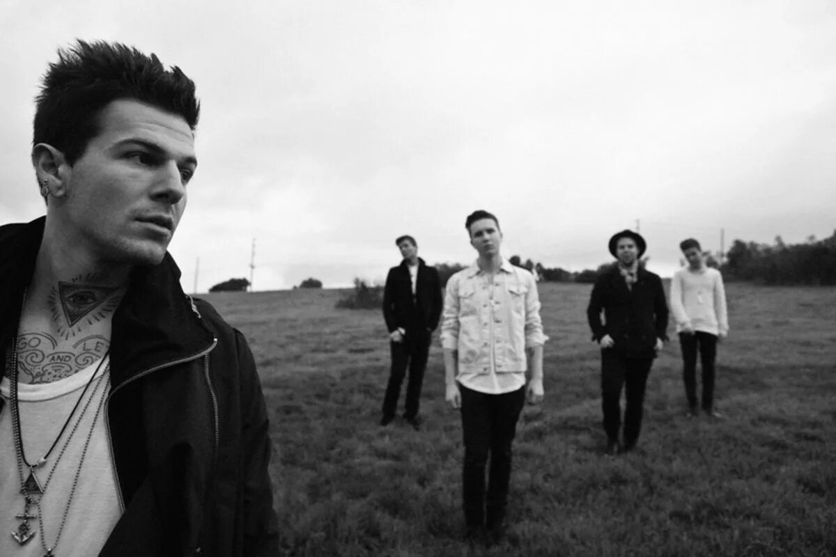 Зе нейборхуд участники. Джесси рутерфорд the neighbourhood. Группа the neighbourhood участники. The neiberghood. The streets in the neighbourhood.