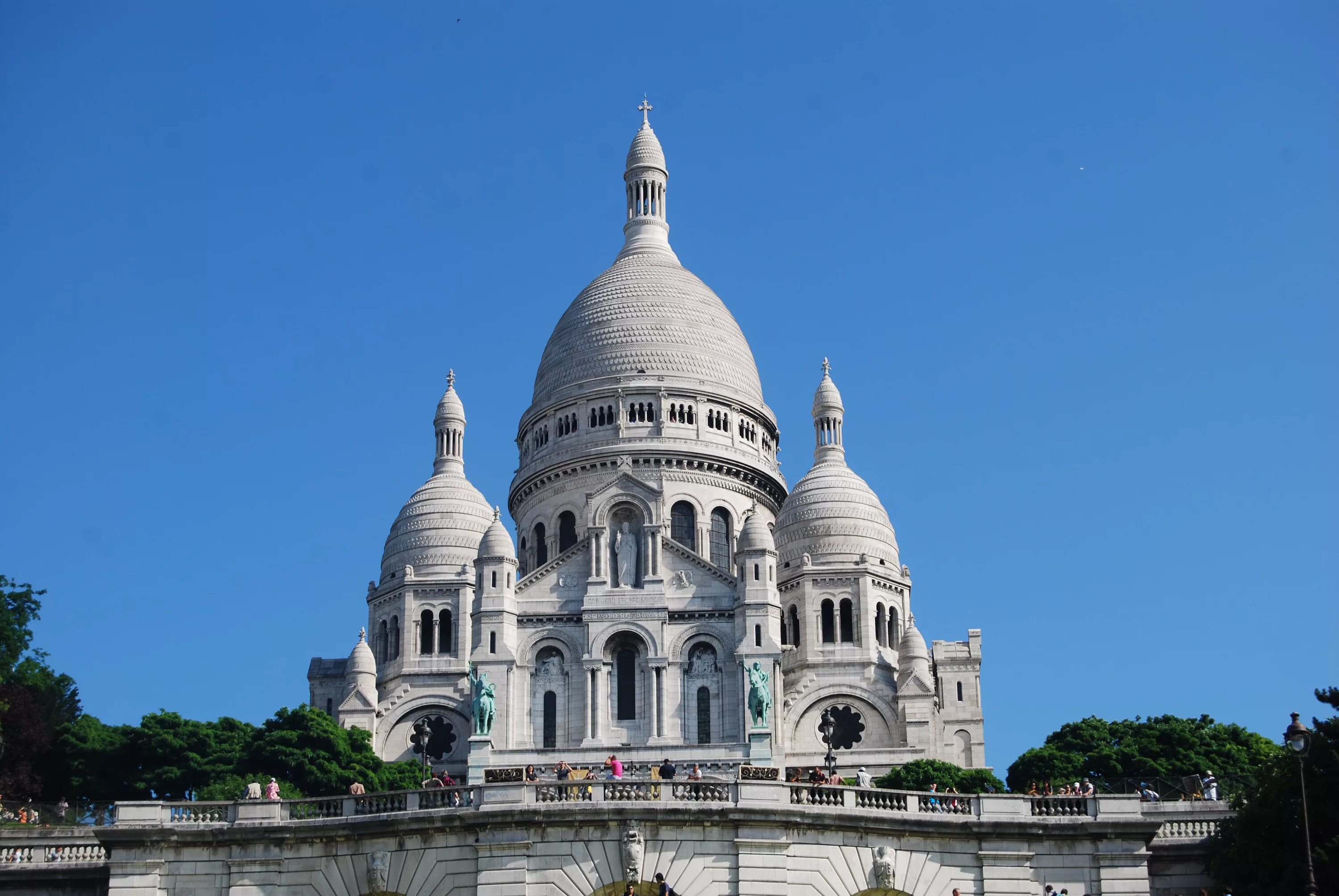 Montmartre strings