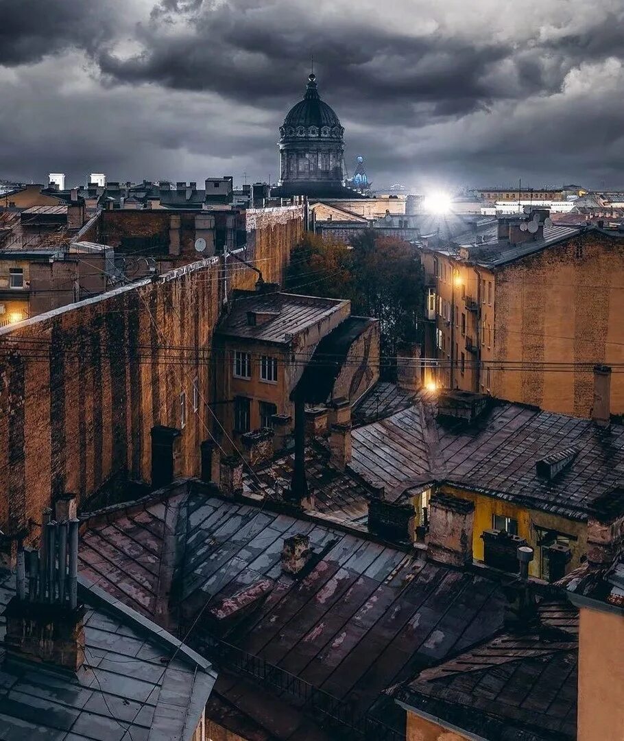 Депрессия спб. Вид с крыши Питер на Петроградке. Моховая Санкт-Петербург крыши. Вид с крыши Казанского собора в Санкт-Петербурге. Петроградка в Питере крыши.