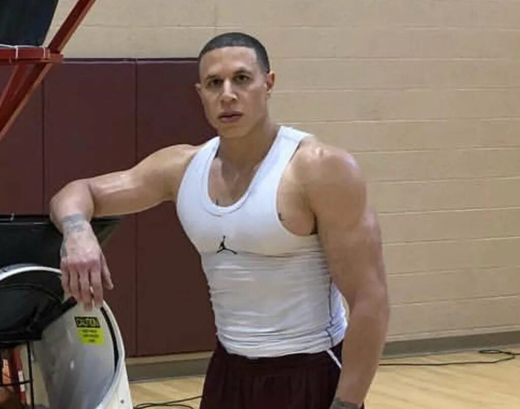 Mike didn t. Mike bibby. майк бибби баскетболист. майк бибби сейчас. mike bibby 2025.