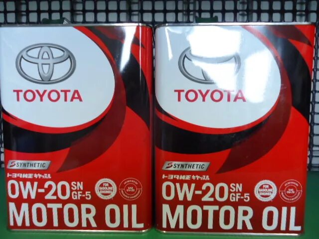 Оригинальное масло тойота 0w20. Моторное масло тойота 0w20 железная банка. оригинал и подделка масла тойота 0w20. масло тойота 0w30 в жестяной банке. масло тойота 0w30 в железной банке.