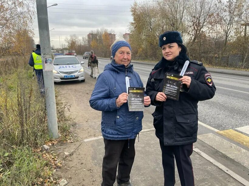 Сотрудник ГИБДД. Сотрудники Щелковского ГИБДД. Сотрудник ГИБДД на дороге. ГАИ Щелково. Работа гибдд щелково