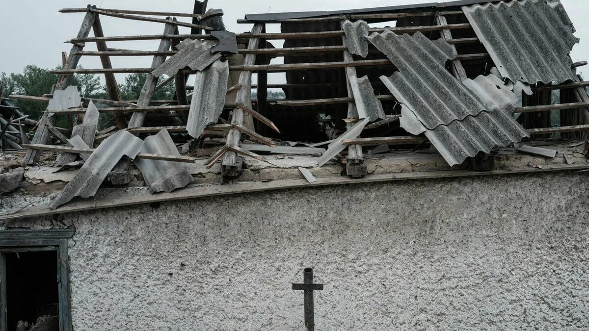 Белогоровка лнр последние новости. Разрушенный дом. Разрушенные дома в Украине. Разрушенный войной дом.
