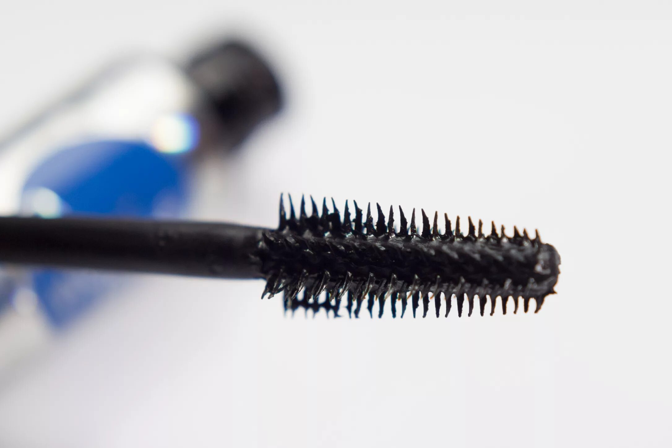 Подсыхает тушь для ресниц. Mascara тушь для ресниц. Засохшая тушь на ресницах. Тушь с комочками. Подсыхает тушь для ресниц.